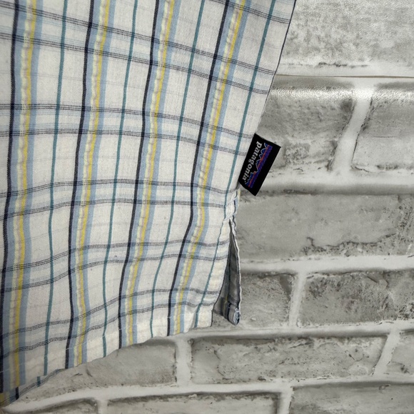 Patagonia Outdoors Primary White Textured Plaid Polyester Button Up Shirt LARGE - Picture 3 of 9